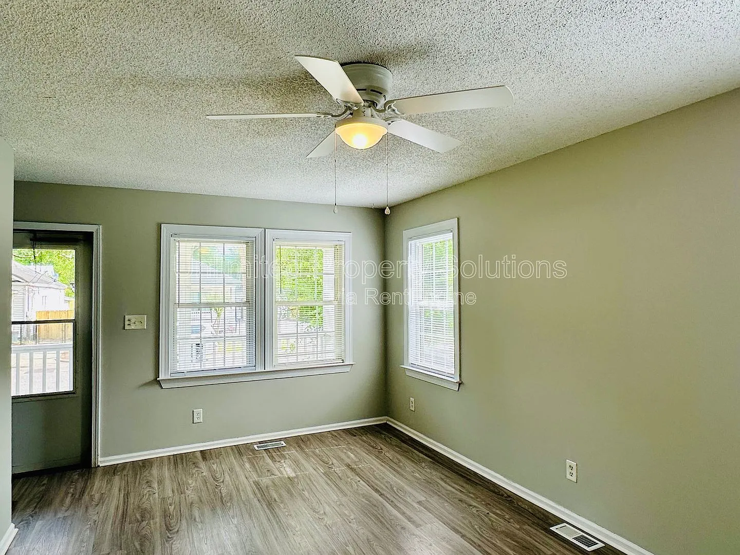 3 bed, 2.0 bath, 1104 sqft, $1,695 — Photo 3
