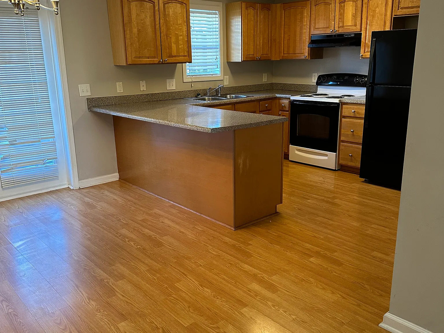 2 bed, 2.5 bath, 1214 sqft, $1,850 — Photo 2