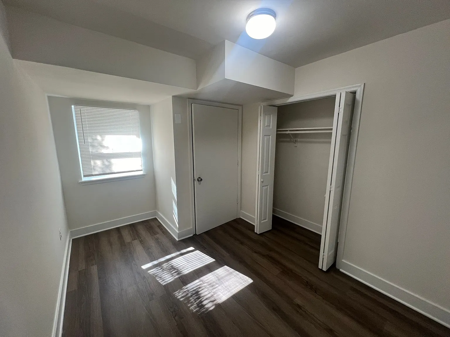 SUNCREST FLATS — Photo 2