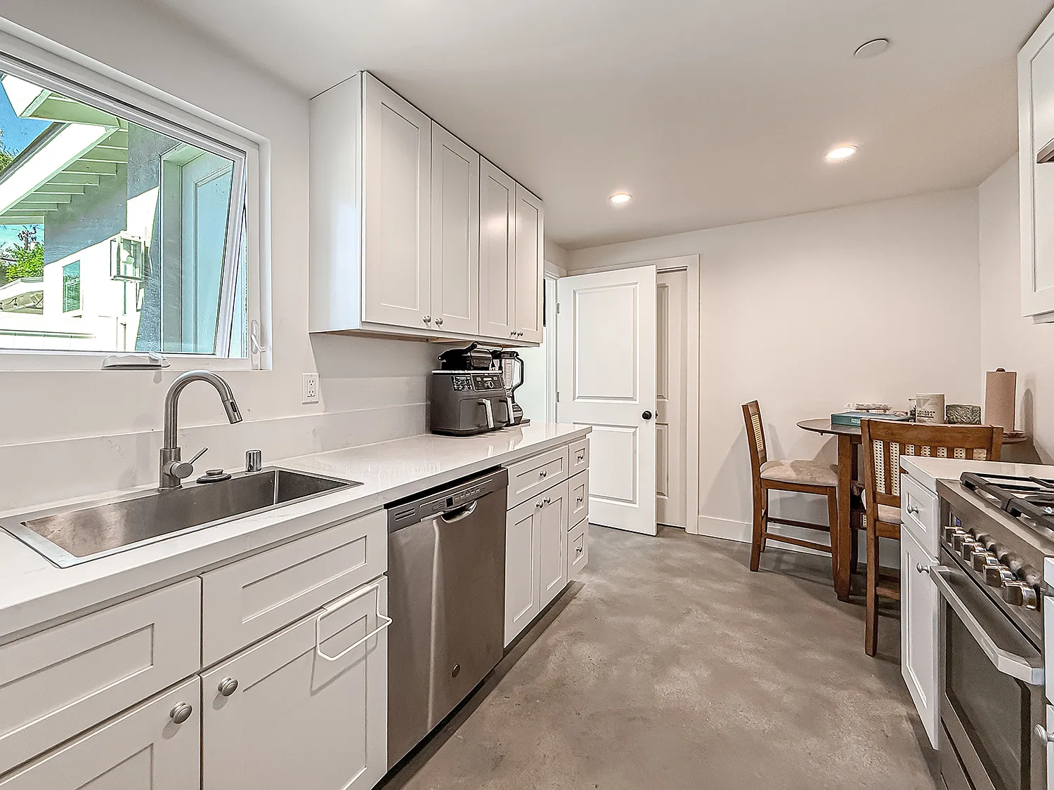 2 bed, 753 sqft, $3,000 — Photo 4