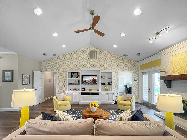 Crosstimbers Apartments — Photo 8