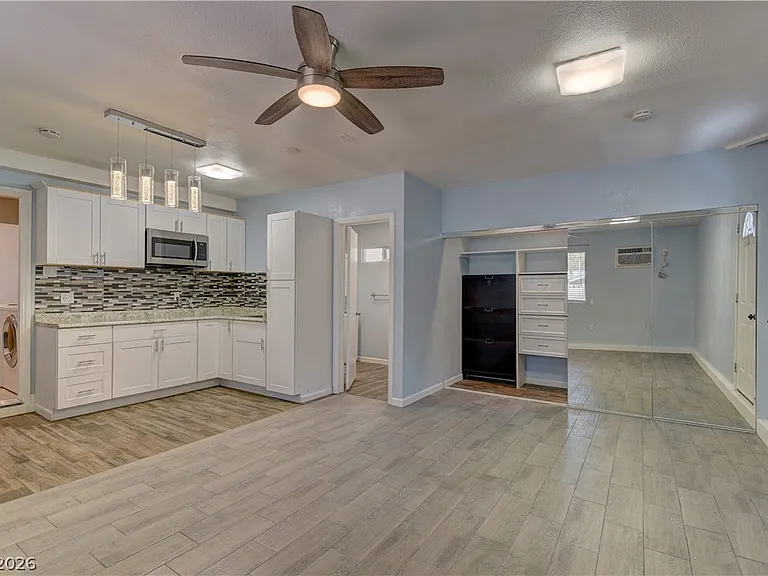 3896 Acapulco Ave — Photo 28