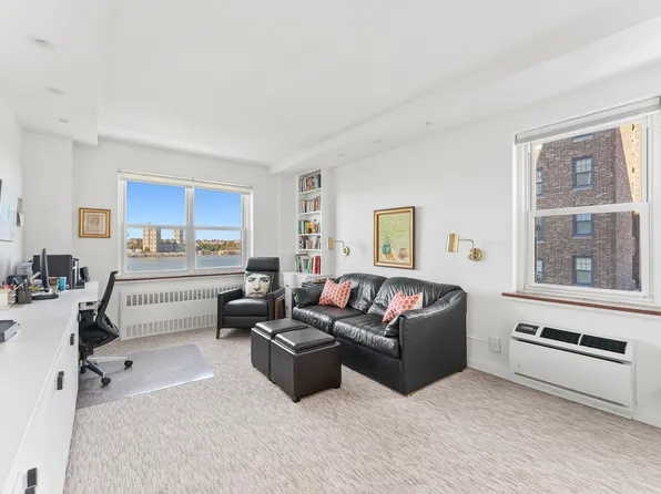 11 Riverside Drive image 3 of 19