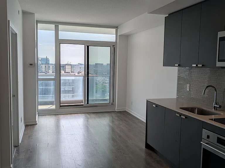 56 Manor Rd E #1711 — Photo 13