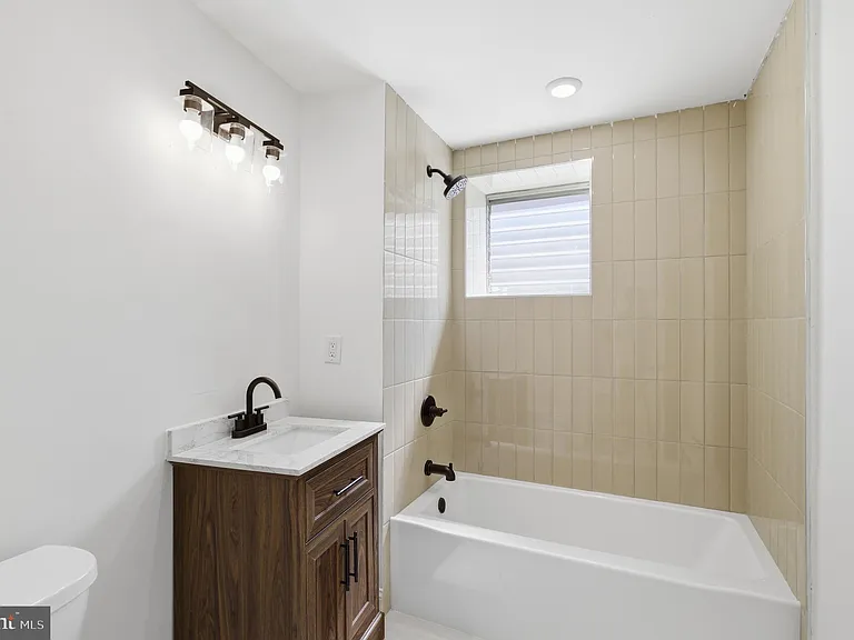 935 E Passyunk Ave #1 — Photo 19