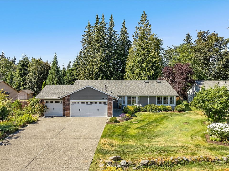 The best kept secret has just hit the market! Desirable rambler off cul-de-sac on large level parked out lot. >