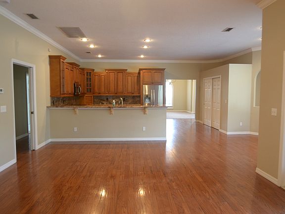 4th image of 1526 Deerbourne Dr
