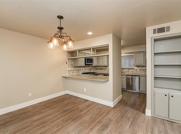 2nd image of 2753 Fairway Park