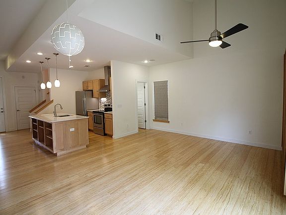 4th image of 648 S Church Ave