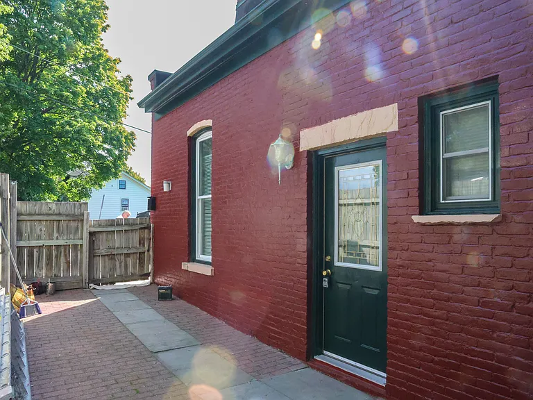 11 Wurts St #17 — Photo 4