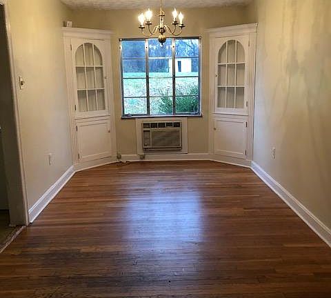 5th image of 3919 Beverly Pl