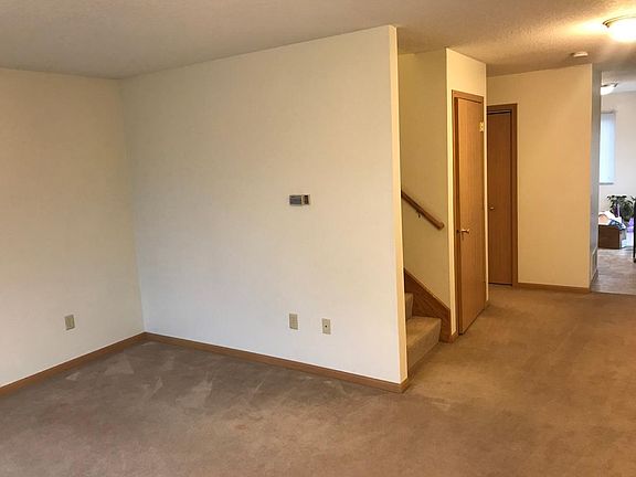5th image of 830 Edgewater Dr