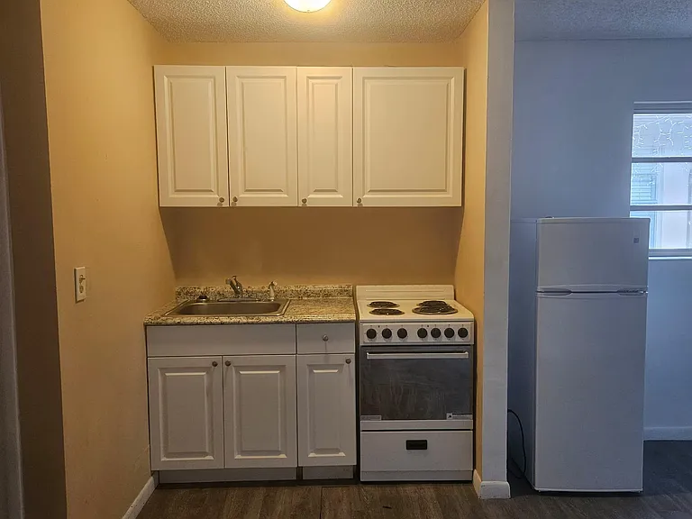 2938 SW 36th Ct #4 — Photo 3