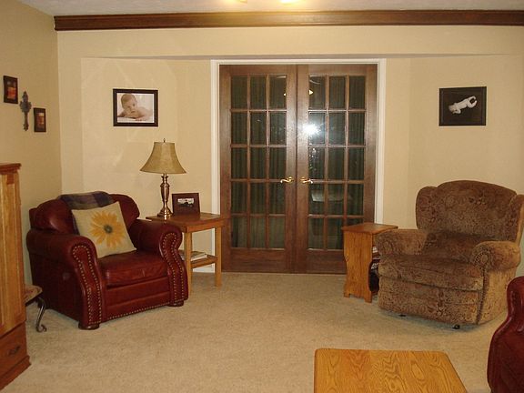4th image of 1031 Holly Ct