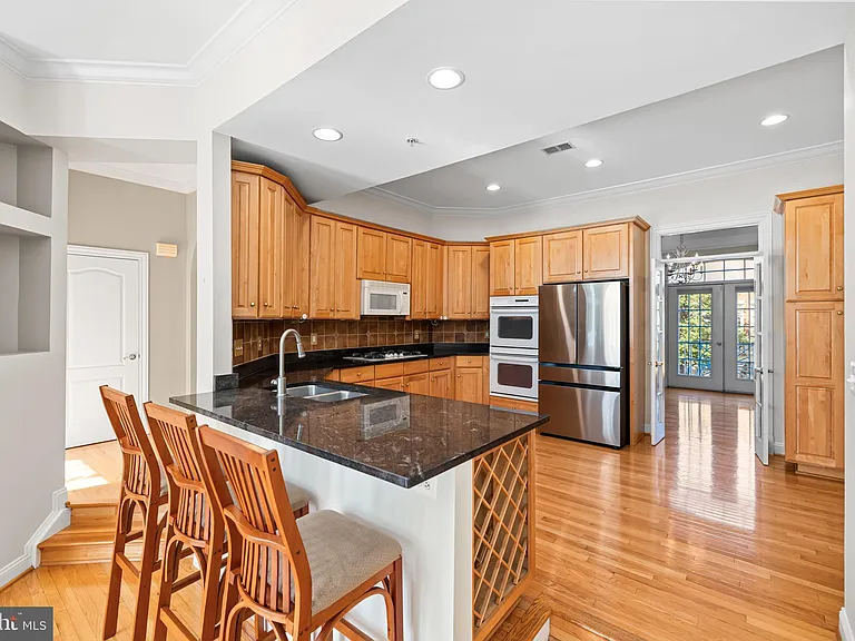 5237 Bessley Pl — Photo 31