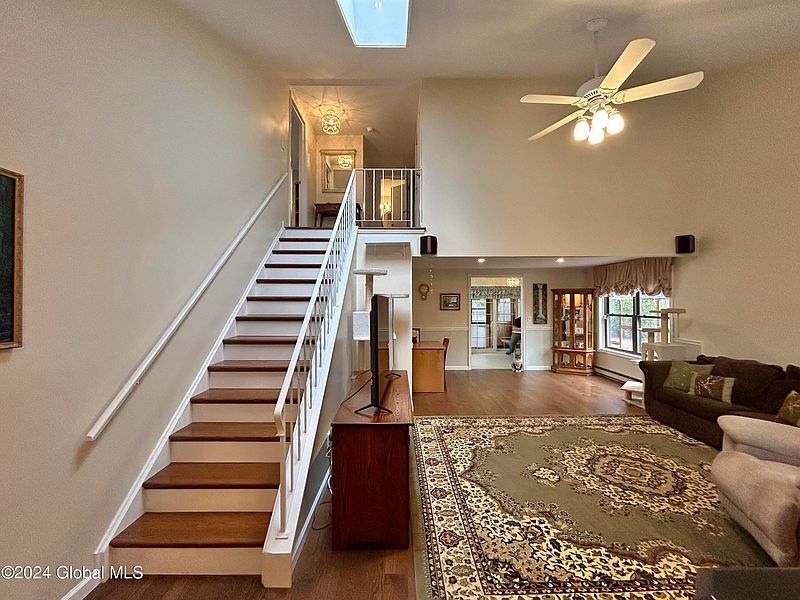 3rd image of 38 Elizabeth Lane