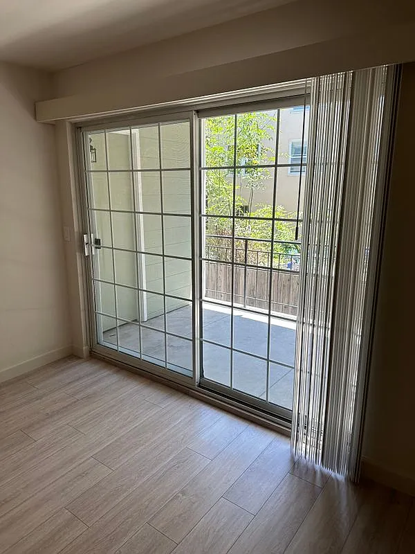 Building Photo - 1405 Oak Grove Ave #106