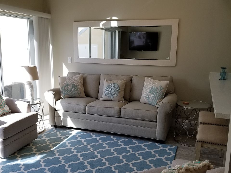 Bright living room 