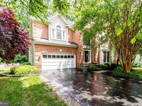 5021 Whisper Willow Dr, Fairfax, VA 22030