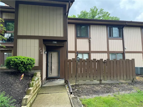 798 Kirkwall Dr, Akron, OH 44321