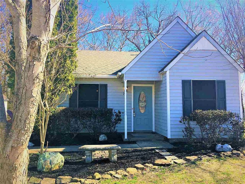 1st image of 72 Bloomfield Dr