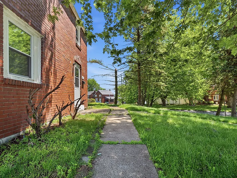 624 Elm Dr — Photo 39