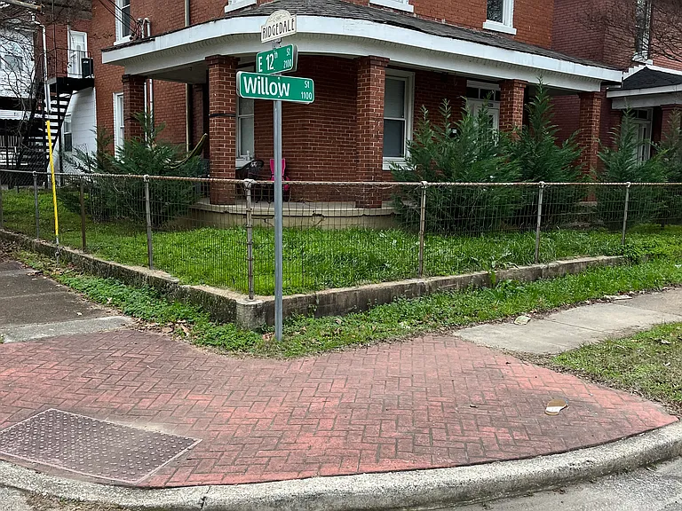 1200 S Willow St — Photo 1
