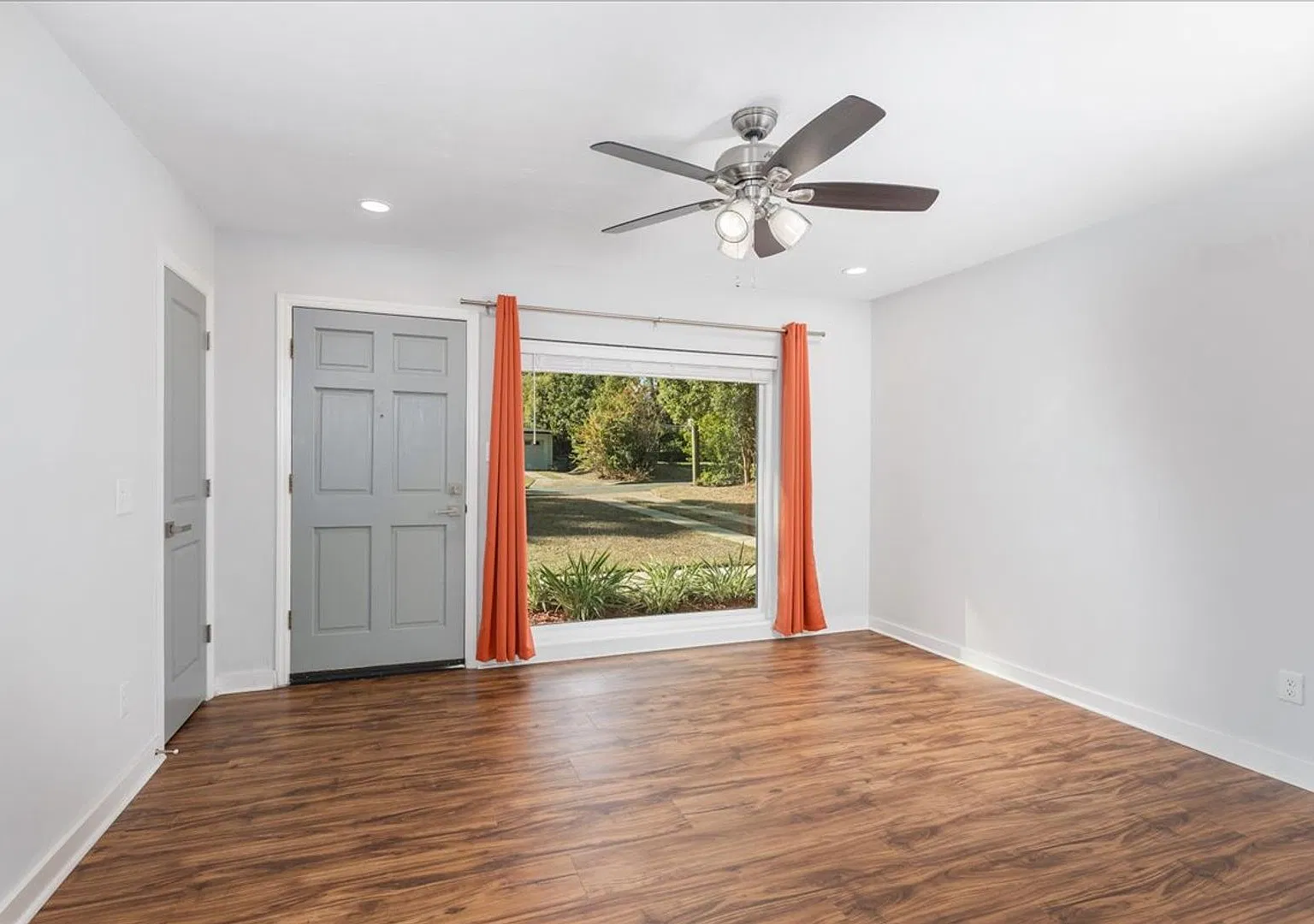3 Bed / 2 Bath in Levy Park — Photo 4
