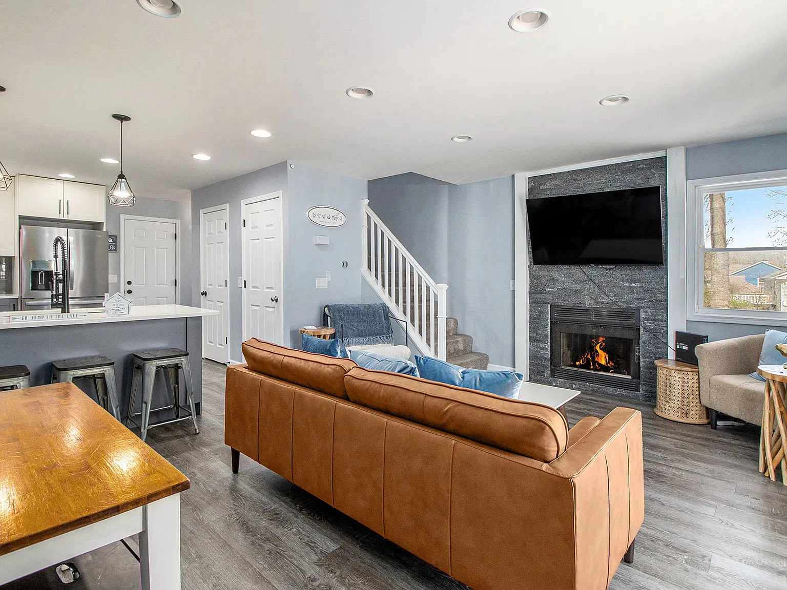 3 bed, 2.5 bath, 1250 sqft, $4,000 — Photo 3