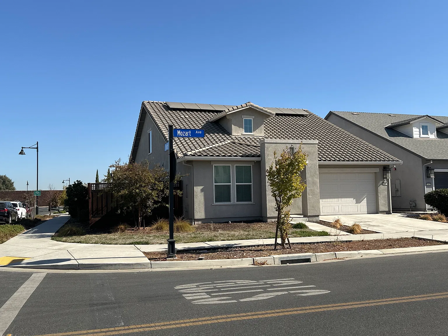 3 bed, 2444 sqft, $3,100 — Photo 1