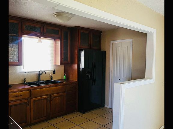 3rd image of 814 W C Ave