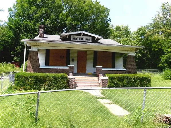 2215 N 58th St, East Saint Louis, IL 62204