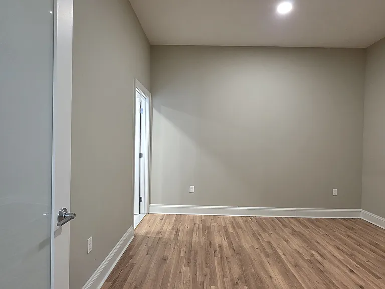 1420-22 Chestnut St #204 — Photo 18