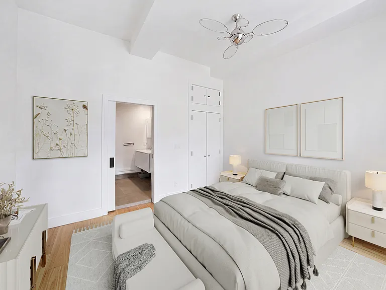 521 W 47th St #4D — Photo 10