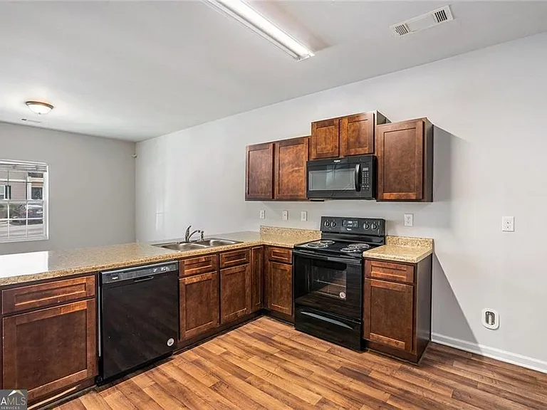 4043 Avalon Rd SW — Photo 5
