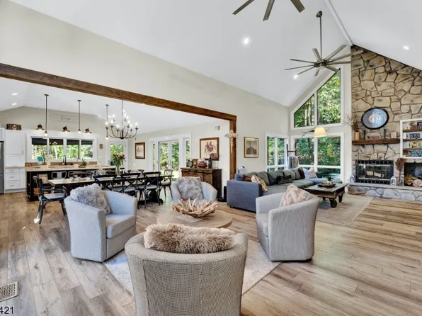 625 Maxim Dr, Hopatcong Boro, NJ 07821