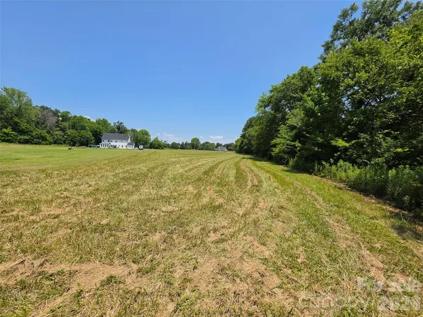 8305 Rocky River Rd, Harrisburg, NC 28075