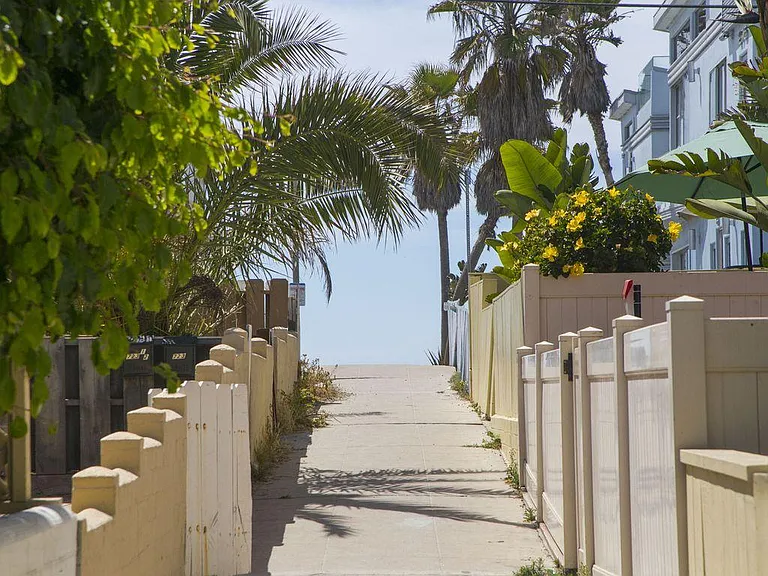 Walk while overlooking to the beach