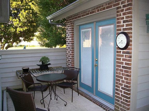 Dining nook in front courtyard
