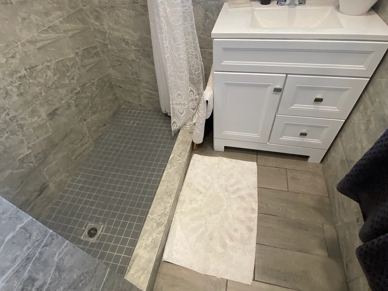 2 bed, 700 sqft, $2,300 — Photo 2
