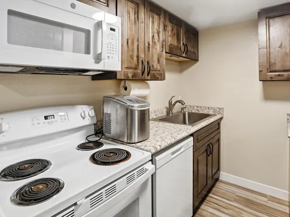 1689 W 8295 S APT 2, West Jordan, UT 84088