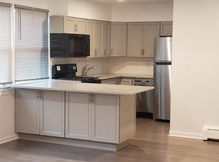 4851 Greenleaf St APT 11, Skokie, IL 60077