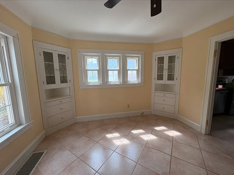 26939 Russell Rd — Photo 6