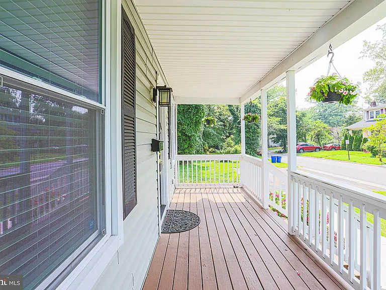 215 Clarendon Ave — Photo 16