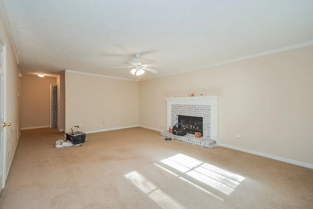3 bed, 2.0 bath, 2162 sqft, $2,180 — Photo 4