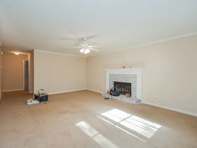 175 Meadowbrook Dr — Photo 4