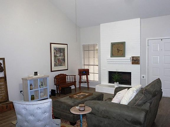 4th image of 4083 Sherwood St E