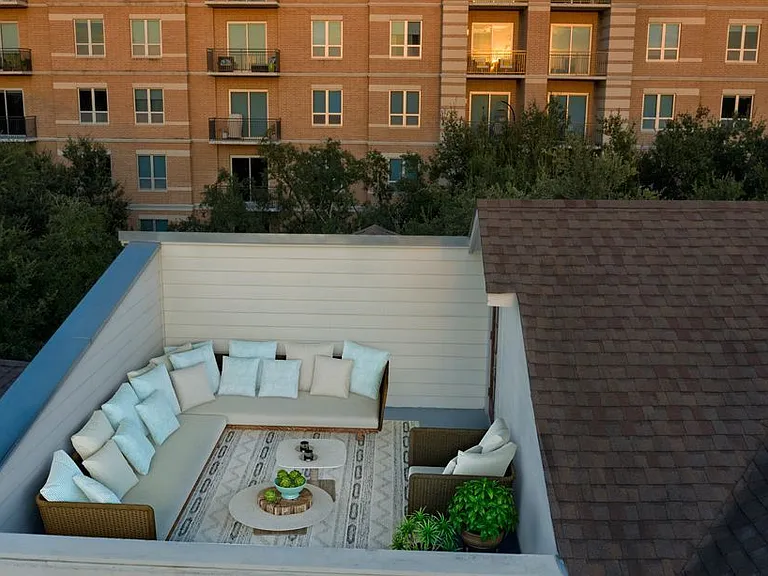 Camden Highland Village — Photo 34