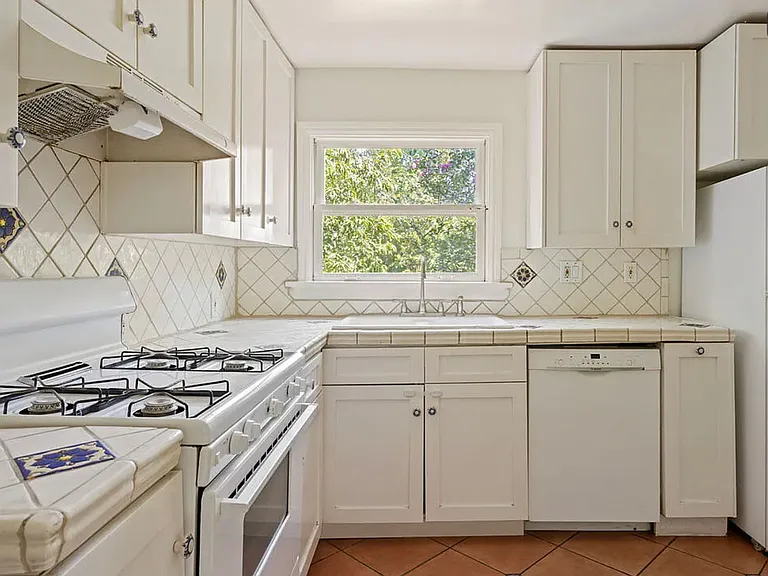 830 Robinson St #832 — Photo 3