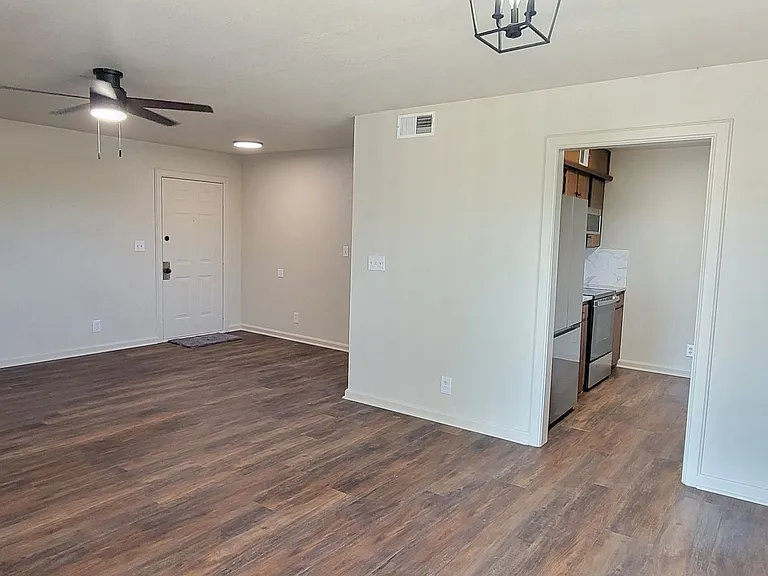 800-804 Laurelwood Dr — Photo 5